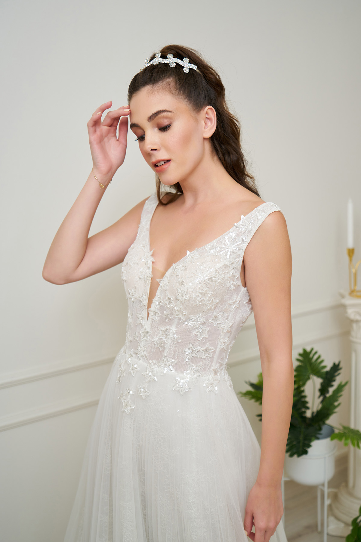 Öznur Mataracı - Simple Wedding Dress with Star - Rent is the new chic